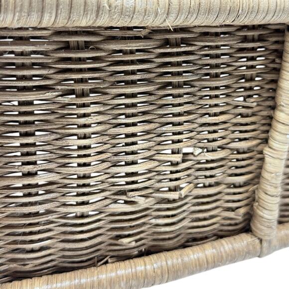 Vintage 80s French Country Wicker Basket Magazine Holder w/ Apple Accent - Picture 9 of 10